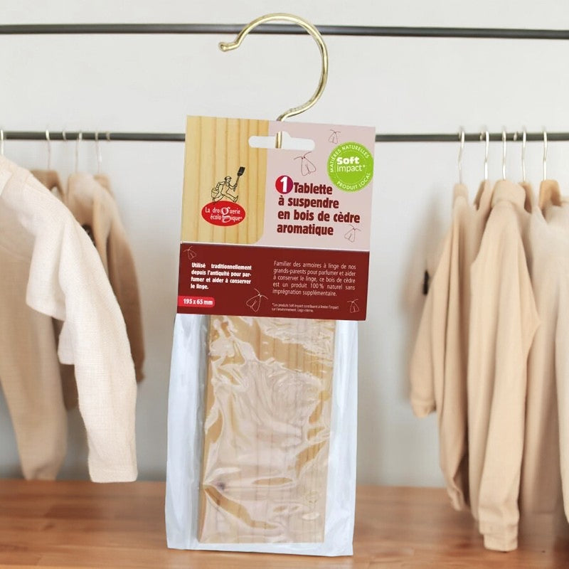 Hängeregal aus aromatischem Zedernholz – Die umweltfreundliche Drogerie