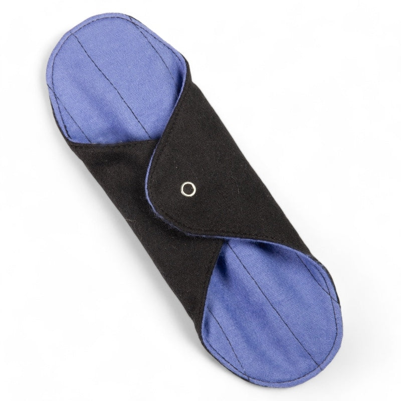 2 waschbare Bio-Damenbinden in Lila und Schwarz für leichte Menstruation - Anaé