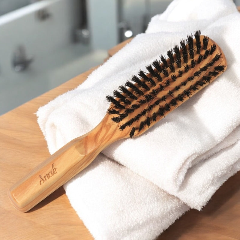 Feine Bürste aus Olivenholz und Wildschweinborsten - Anaé