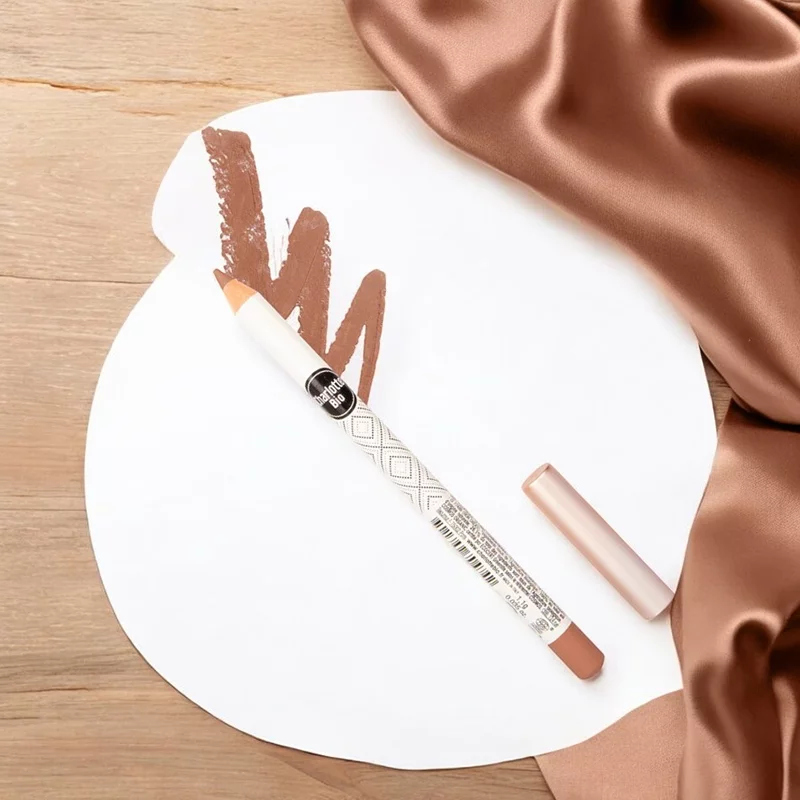 Lippenkonturenstift mit langem Halt Nude Braun BIO - 1.1g - Charlotte Bio