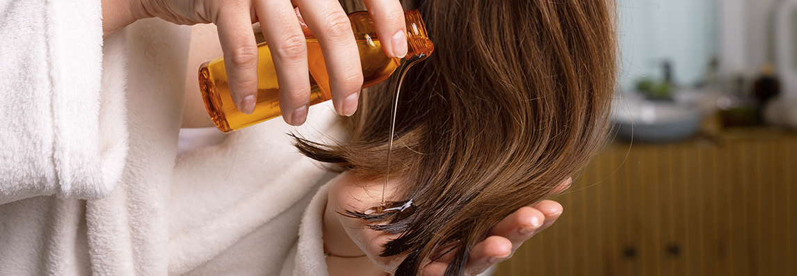 Wie man Arganöl für glänzendes Haar verwendet